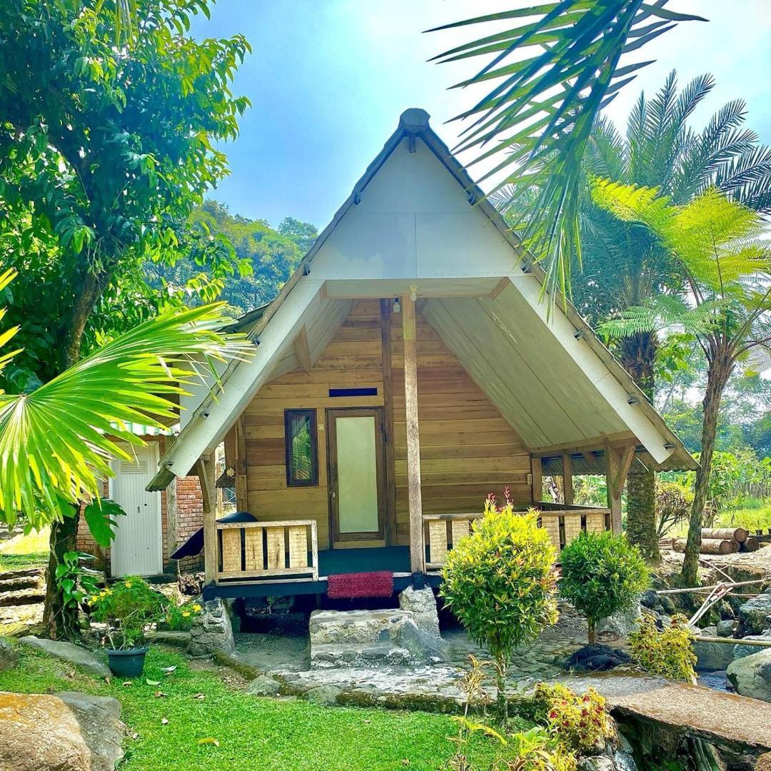 Saung Pakis Lodge Bogor