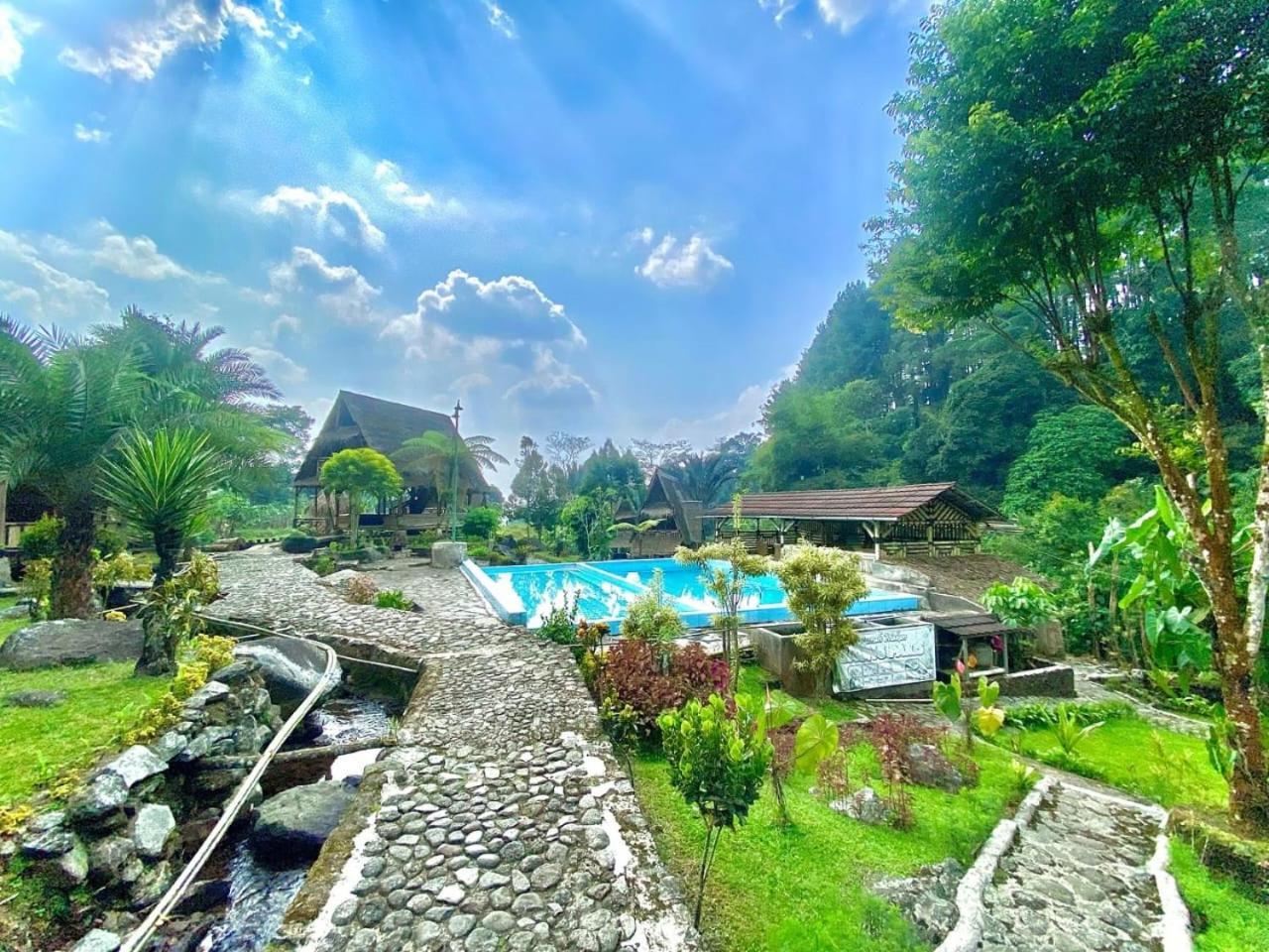 Saung Pakis Lodge *