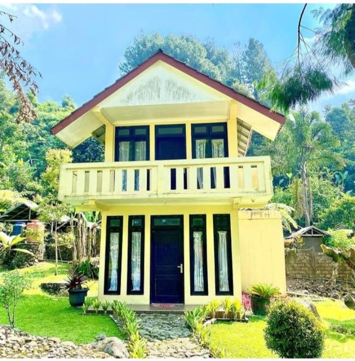 Lodge Saung Pakis